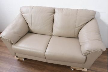 中古　超美品　フランスベッド取り扱い　イタリア　サコモディ(S'ACCOMODI)　上質な本革を使用した2Pソファ(レザー、アームソファ、二人掛け、2人掛け)(定価約32万円)(R-082334)