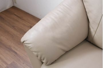 中古　超美品　フランスベッド取り扱い　イタリア　サコモディ(S'ACCOMODI)　上質な本革を使用した2Pソファ(レザー、アームソファ、二人掛け、2人掛け)(定価約32万円)(R-082334)