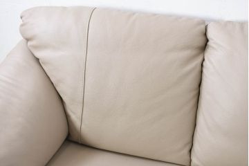 中古　超美品　フランスベッド取り扱い　イタリア　サコモディ(S'ACCOMODI)　上質な本革を使用した2Pソファ(レザー、アームソファ、二人掛け、2人掛け)(定価約32万円)(R-082334)