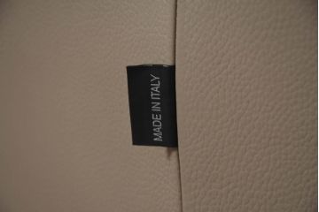 中古　超美品　フランスベッド取り扱い　イタリア　サコモディ(S'ACCOMODI)　上質な本革を使用した2Pソファ(レザー、アームソファ、二人掛け、2人掛け)(定価約32万円)(R-082334)