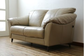 中古　超美品　フランスベッド取り扱い　イタリア　サコモディ(S'ACCOMODI)　上質な本革を使用した2Pソファ(レザー、アームソファ、二人掛け、2人掛け)(定価約32万円)(R-082334)