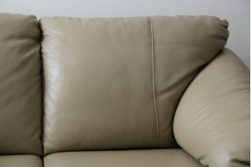 中古　超美品　フランスベッド取り扱い　イタリア　サコモディ(S'ACCOMODI)　上質な本革を使用した2Pソファ(レザー、アームソファ、二人掛け、2人掛け)(定価約32万円)(R-082334)