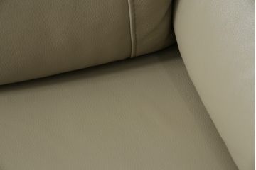 中古　超美品　フランスベッド取り扱い　イタリア　サコモディ(S'ACCOMODI)　上質な本革を使用した2Pソファ(レザー、アームソファ、二人掛け、2人掛け)(定価約32万円)(R-082334)