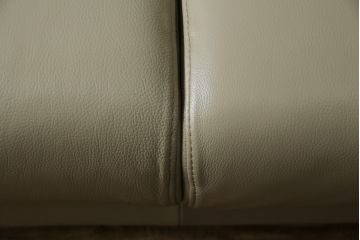 中古　超美品　フランスベッド取り扱い　イタリア　サコモディ(S'ACCOMODI)　上質な本革を使用した2Pソファ(レザー、アームソファ、二人掛け、2人掛け)(定価約32万円)(R-082334)