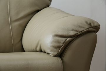 中古　超美品　フランスベッド取り扱い　イタリア　サコモディ(S'ACCOMODI)　上質な本革を使用した2Pソファ(レザー、アームソファ、二人掛け、2人掛け)(定価約32万円)(R-082334)