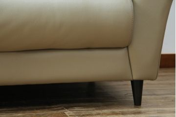 中古　超美品　フランスベッド取り扱い　イタリア　サコモディ(S'ACCOMODI)　上質な本革を使用した2Pソファ(レザー、アームソファ、二人掛け、2人掛け)(定価約32万円)(R-082334)