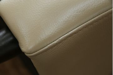 中古　超美品　フランスベッド取り扱い　イタリア　サコモディ(S'ACCOMODI)　上質な本革を使用した2Pソファ(レザー、アームソファ、二人掛け、2人掛け)(定価約32万円)(R-082334)