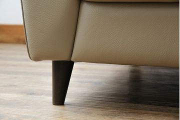 中古　超美品　フランスベッド取り扱い　イタリア　サコモディ(S'ACCOMODI)　上質な本革を使用した2Pソファ(レザー、アームソファ、二人掛け、2人掛け)(定価約32万円)(R-082334)