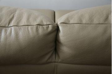 中古　超美品　フランスベッド取り扱い　イタリア　サコモディ(S'ACCOMODI)　上質な本革を使用した2Pソファ(レザー、アームソファ、二人掛け、2人掛け)(定価約32万円)(R-082334)