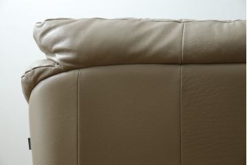 中古　超美品　フランスベッド取り扱い　イタリア　サコモディ(S'ACCOMODI)　上質な本革を使用した2Pソファ(レザー、アームソファ、二人掛け、2人掛け)(定価約32万円)(R-082334)