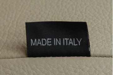 中古　超美品　フランスベッド取り扱い　イタリア　サコモディ(S'ACCOMODI)　上質な本革を使用した2Pソファ(レザー、アームソファ、二人掛け、2人掛け)(定価約32万円)(R-082334)