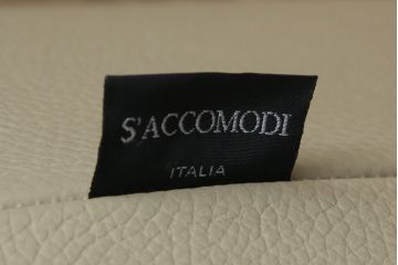 中古　超美品　フランスベッド取り扱い　イタリア　サコモディ(S'ACCOMODI)　上質な本革を使用した2Pソファ(レザー、アームソファ、二人掛け、2人掛け)(定価約32万円)(R-082334)