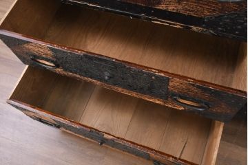 和製アンティーク　上手物!!　八幡では珍しい、上段に小引き出しが二杯付ついた佐渡箪笥(時代箪笥、八幡箪笥、収納たんす、衣装タンス、整理箪笥)R-082335)