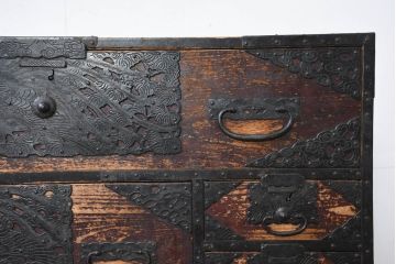 和製アンティーク　上手物!!　八幡では珍しい、上段に小引き出しが二杯付ついた佐渡箪笥(時代箪笥、八幡箪笥、収納たんす、衣装タンス、整理箪笥)R-082335)