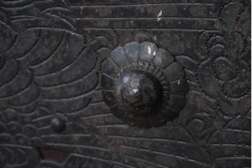 和製アンティーク　上手物!!　八幡では珍しい、上段に小引き出しが二杯付ついた佐渡箪笥(時代箪笥、八幡箪笥、収納たんす、衣装タンス、整理箪笥)R-082335)