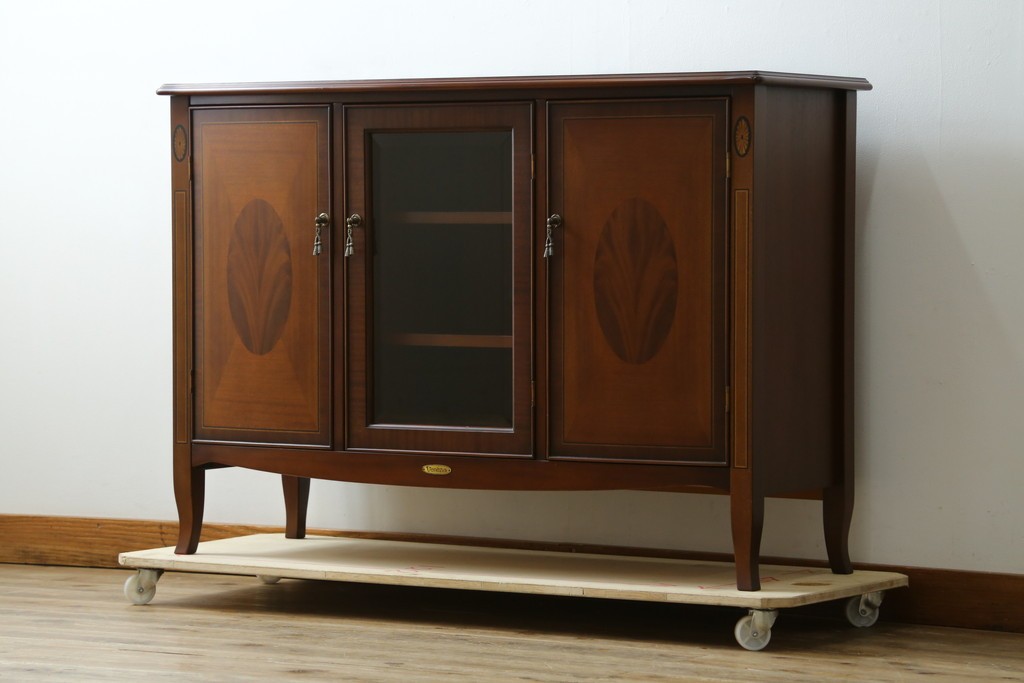 中古　美品　東海家具工業(Tokai Kagu)　ベネチア(Venezia)シリーズ　マホガニー材　ネオクラシカルな気品漂う意匠が魅力のイタリアンサイドボード　定価約15万円　(R-082338)