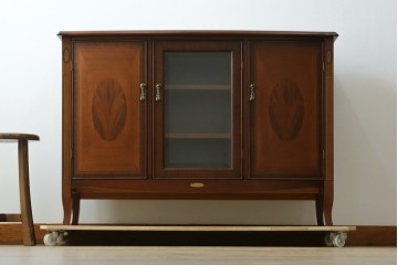 中古　美品　東海家具工業(Tokai Kagu)　ベネチア(Venezia)シリーズ　マホガニー材　ネオクラシカルな気品漂う意匠が魅力のイタリアンサイドボード　定価約15万円　(R-082338)