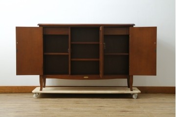 中古　美品　東海家具工業(Tokai Kagu)　ベネチア(Venezia)シリーズ　マホガニー材　ネオクラシカルな気品漂う意匠が魅力のイタリアンサイドボード　定価約15万円　(R-082338)