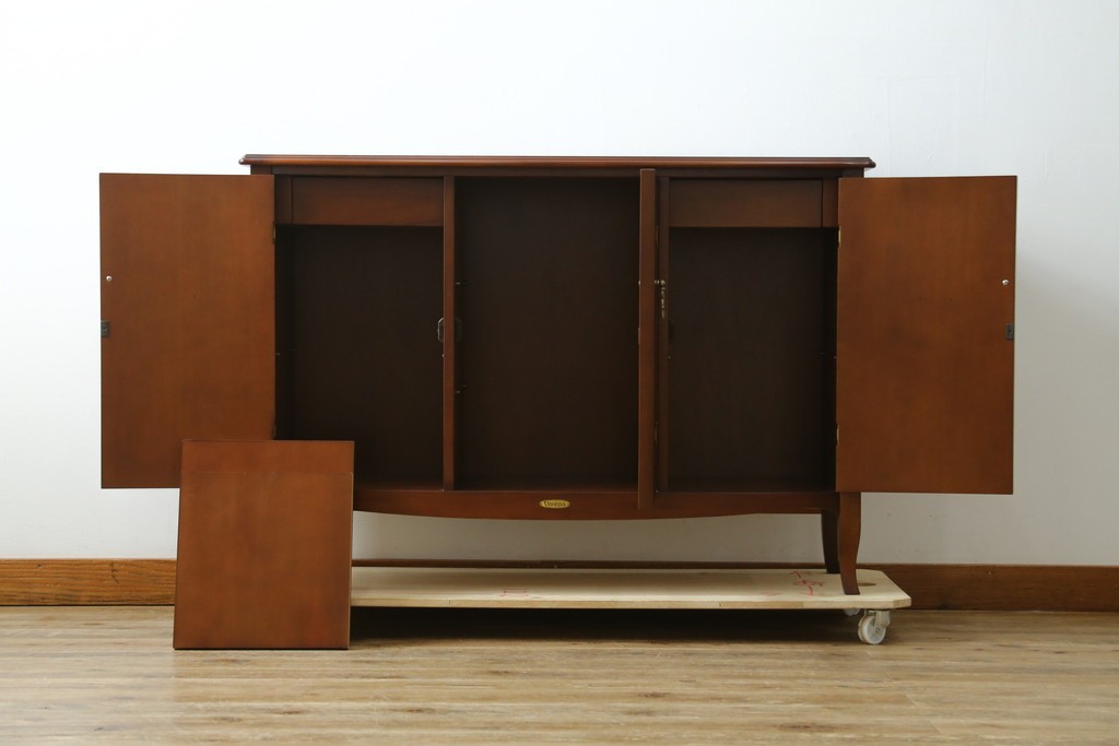 中古　美品　東海家具工業(Tokai Kagu)　ベネチア(Venezia)シリーズ　マホガニー材　ネオクラシカルな気品漂う意匠が魅力のイタリアンサイドボード　定価約15万円　(R-082338)