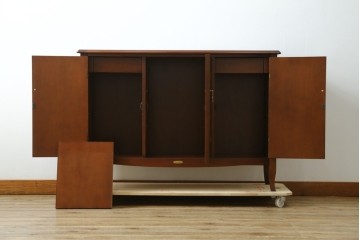中古　美品　東海家具工業(Tokai Kagu)　ベネチア(Venezia)シリーズ　マホガニー材　ネオクラシカルな気品漂う意匠が魅力のイタリアンサイドボード　定価約15万円　(R-082338)