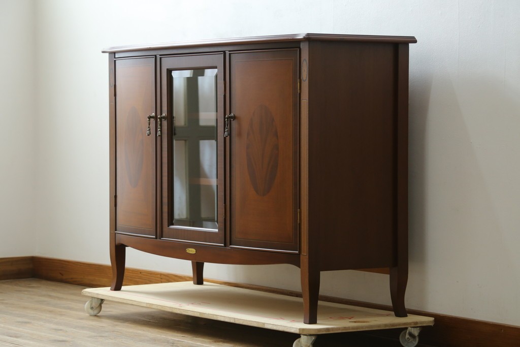 中古　美品　東海家具工業(Tokai Kagu)　ベネチア(Venezia)シリーズ　マホガニー材　ネオクラシカルな気品漂う意匠が魅力のイタリアンサイドボード　定価約15万円　(R-082338)