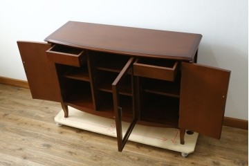 中古　美品　東海家具工業(Tokai Kagu)　ベネチア(Venezia)シリーズ　マホガニー材　ネオクラシカルな気品漂う意匠が魅力のイタリアンサイドボード　定価約15万円　(R-082338)