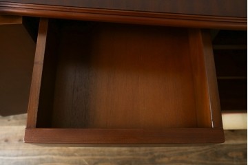 中古　美品　東海家具工業(Tokai Kagu)　ベネチア(Venezia)シリーズ　マホガニー材　ネオクラシカルな気品漂う意匠が魅力のイタリアンサイドボード　定価約15万円　(R-082338)