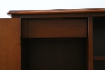 中古　美品　東海家具工業(Tokai Kagu)　ベネチア(Venezia)シリーズ　マホガニー材　ネオクラシカルな気品漂う意匠が魅力のイタリアンサイドボード　定価約15万円　(R-082338)