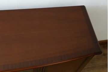 中古　美品　東海家具工業(Tokai Kagu)　ベネチア(Venezia)シリーズ　マホガニー材　ネオクラシカルな気品漂う意匠が魅力のイタリアンサイドボード　定価約15万円　(R-082338)