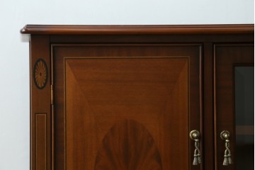 中古　美品　東海家具工業(Tokai Kagu)　ベネチア(Venezia)シリーズ　マホガニー材　ネオクラシカルな気品漂う意匠が魅力のイタリアンサイドボード　定価約15万円　(R-082338)