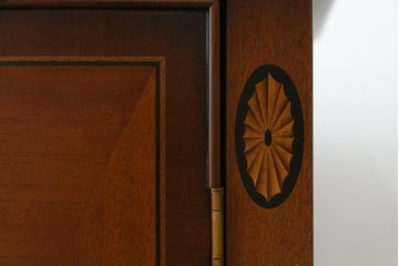 中古　美品　東海家具工業(Tokai Kagu)　ベネチア(Venezia)シリーズ　マホガニー材　ネオクラシカルな気品漂う意匠が魅力のイタリアンサイドボード　定価約15万円　(R-082338)