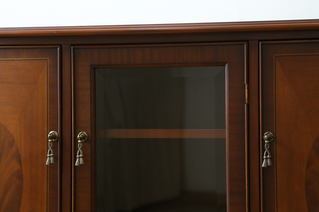 中古　美品　東海家具工業(Tokai Kagu)　ベネチア(Venezia)シリーズ　マホガニー材　ネオクラシカルな気品漂う意匠が魅力のイタリアンサイドボード　定価約15万円　(R-082338)