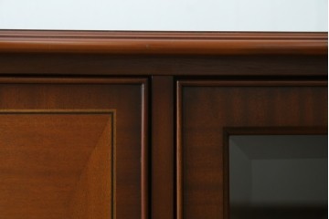 中古　美品　東海家具工業(Tokai Kagu)　ベネチア(Venezia)シリーズ　マホガニー材　ネオクラシカルな気品漂う意匠が魅力のイタリアンサイドボード　定価約15万円　(R-082338)