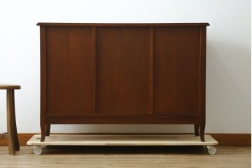 中古　美品　東海家具工業(Tokai Kagu)　ベネチア(Venezia)シリーズ　マホガニー材　ネオクラシカルな気品漂う意匠が魅力のイタリアンサイドボード　定価約15万円　(R-082338)