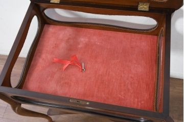 中古　人気の猫脚!!　象嵌入り　クラシカルな雰囲気漂うジュエリーケース(サイドテーブル、ガラスケース、ショーケース、コレクションケース)(R-082339)