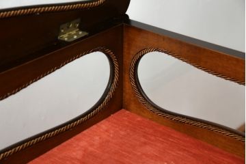 中古　人気の猫脚!!　象嵌入り　クラシカルな雰囲気漂うジュエリーケース(サイドテーブル、ガラスケース、ショーケース、コレクションケース)(R-082339)