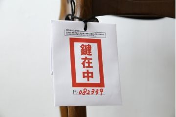 中古　人気の猫脚!!　象嵌入り　クラシカルな雰囲気漂うジュエリーケース(サイドテーブル、ガラスケース、ショーケース、コレクションケース)(R-082339)