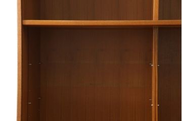 和製ビンテージ　希少!!　国産職人手作り　有名百貨店取り扱い　チーク材　取っ手がかわいらしい北欧デザインの食器棚(キャビネット、収納棚、戸棚、カップボード、飾り棚、ヴィンテージ)(R-082340)