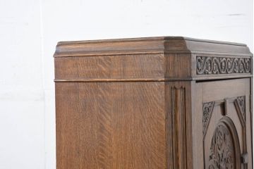 イギリスアンティーク　人気の薄型!!　オーク材　アールデコ　クラシカルな佇まいが魅力的なワードローブ(洋服タンス、衣装タンス、キャビネット、収納棚、戸棚、英国)(R-082341)