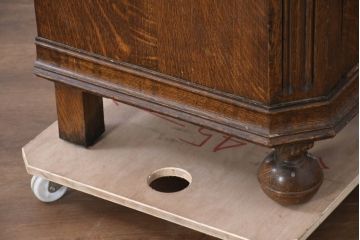 イギリスアンティーク　人気の薄型!!　オーク材　アールデコ　クラシカルな佇まいが魅力的なワードローブ(洋服タンス、衣装タンス、キャビネット、収納棚、戸棚、英国)(R-082341)