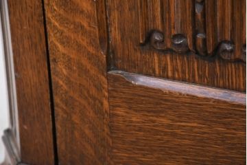 イギリスアンティーク　人気の薄型!!　オーク材　アールデコ　クラシカルな佇まいが魅力的なワードローブ(洋服タンス、衣装タンス、キャビネット、収納棚、戸棚、英国)(R-082341)