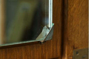 イギリスアンティーク　1920年頃　人気の薄型!!　オーク材　アールデコ　クラシカルな佇まいが魅力的なワードローブ　(R-082341)