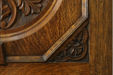 イギリスアンティーク　1920年頃　人気の薄型!!　オーク材　アールデコ　クラシカルな佇まいが魅力的なワードローブ　(R-082341)