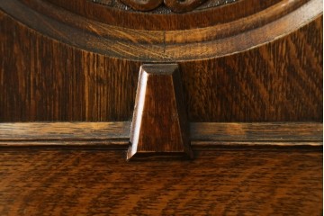 イギリスアンティーク　1920年頃　人気の薄型!!　オーク材　アールデコ　クラシカルな佇まいが魅力的なワードローブ　(R-082341)