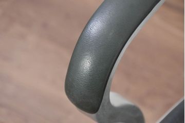 アメリカビンテージ　The General Fireproofing Company(GFC、ゼネラル・ファイアプルーフィング社)　Good Form(グッドフォーム)　インダストリアルスタイルの空間づくりにおすすめのアルミチェア(オフィスチェア、デスクチェア、アームチェア、椅子、イス、ヴィンテージ)(R-082344)