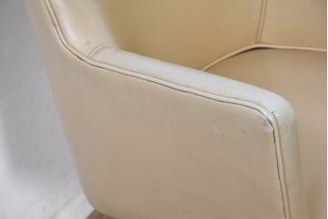ビンテージ　ミッドセンチュリーな雰囲気のお部屋にもぴったりのレトロなアルミ脚のアームチェア(椅子、イス、ラウンジチェア、ヴィンテージ)(R-082345)
