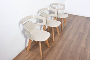 中古　Cassina(カッシーナ)　Alias(アリアス)　曲線フォルムと木脚がおしゃれなSegesta Wood(セジェスタウッド)　558　アームチェア3脚セット(ダイニングチェア、椅子、イス、バラ売り可能)(定価3脚で約46万円)(R-082346)
