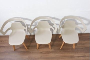 中古　Cassina(カッシーナ)　Alias(アリアス)　曲線フォルムと木脚がおしゃれなSegesta Wood(セジェスタウッド)　558　アームチェア3脚セット(ダイニングチェア、椅子、イス、バラ売り可能)(定価3脚で約46万円)(R-082346)