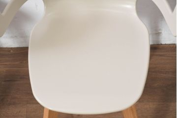 中古　Cassina(カッシーナ)　Alias(アリアス)　曲線フォルムと木脚がおしゃれなSegesta Wood(セジェスタウッド)　558　アームチェア3脚セット(ダイニングチェア、椅子、イス、バラ売り可能)(定価3脚で約46万円)(R-082346)