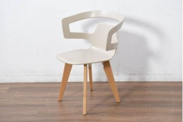 中古　Cassina(カッシーナ)　Alias(アリアス)　曲線フォルムと木脚がおしゃれなSegesta Wood(セジェスタウッド)　558　アームチェア3脚セット(ダイニングチェア、椅子、イス、バラ売り可能)(定価3脚で約46万円)(R-082346)